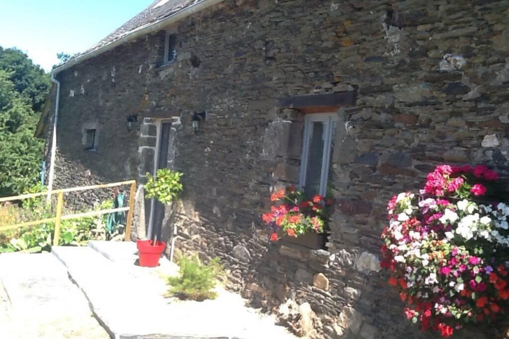 Les Ecuries Is A Modern Renovated Barn Villa Laniscat Bagian luar foto